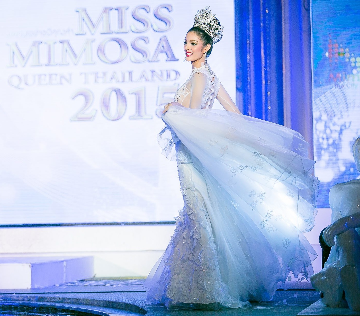 Hoa hau chuyen gioi di kham nghia vu va hanh trinh anh 6