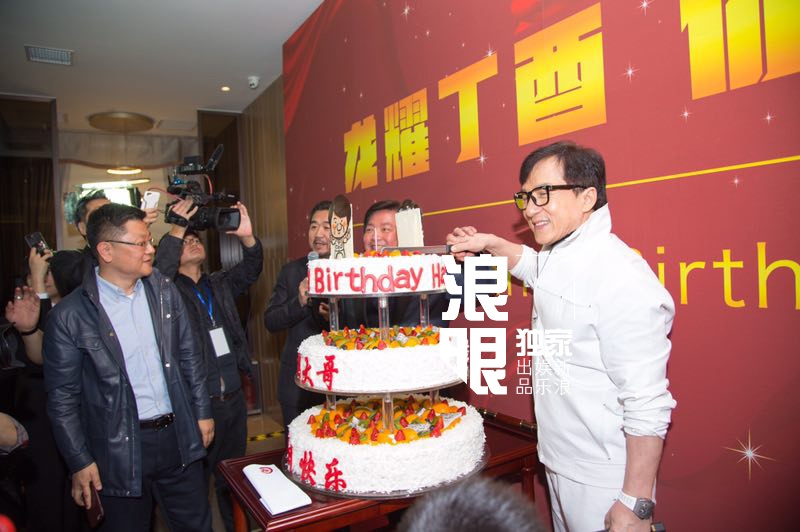 Thanh Long mo tiec sinh nhat tuoi 63 anh 8