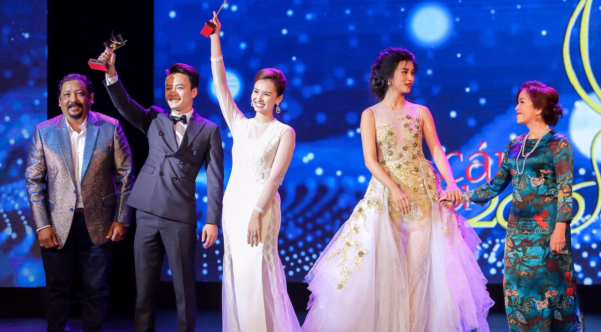 Le trao giai Canh dieu: Mat dien giua chung, thieu cup giai thuong hinh anh