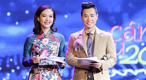 MC Nguyen Khang ly giai ve man dan tham hoa tren song truc tiep hinh anh