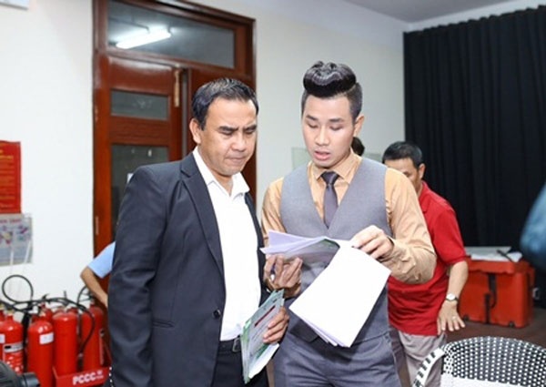 Nguyen Khang lien tuc mac loi trong dem trao giai Canh dieu 2017 hinh anh