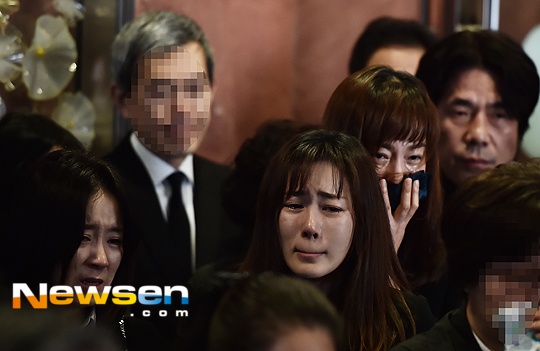 Le tang vang ve cua nu dien vien Kim Young Ae anh 9