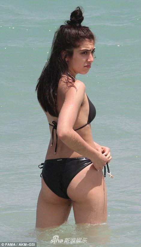 Con gai Madonna dien bikini anh 3