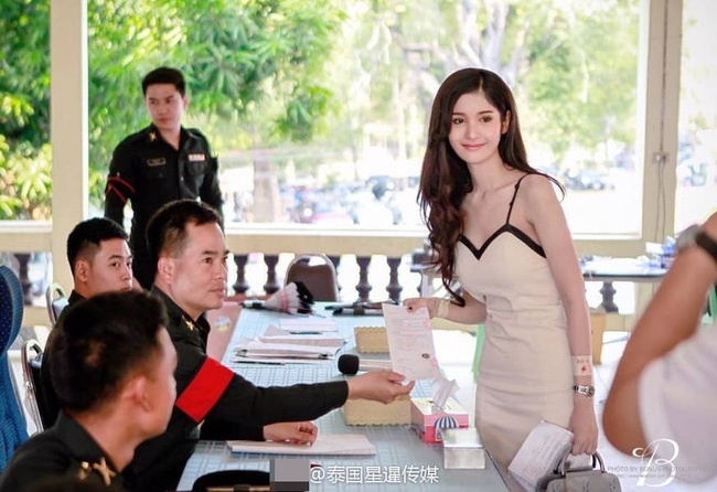 Sao chuyen gioi Thai Lan nhap ngu anh 2