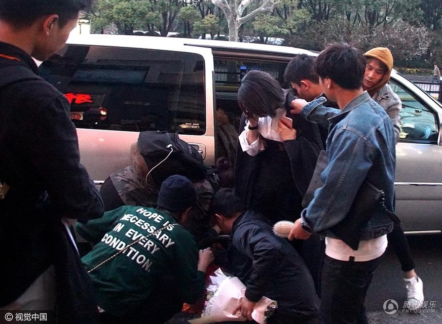 Bạch Bá Hà ngoại tình ảnh 3 Bach Ba Ha ngoai tinh anh 3