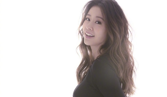 Lam Tam Nhu khoe anh luc mang bau hinh anh