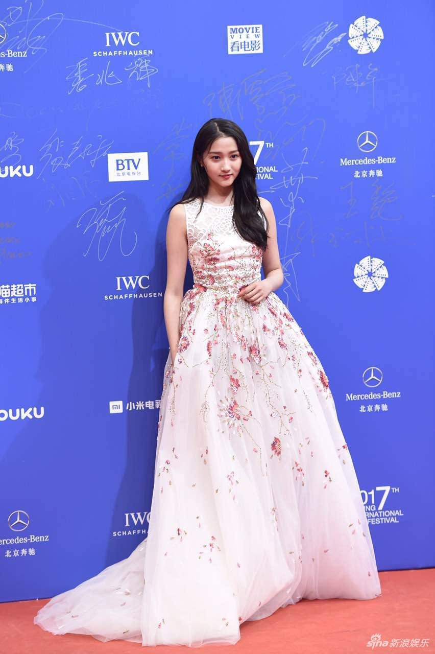 Luu Diec Phi lo beo tren tham do anh 11