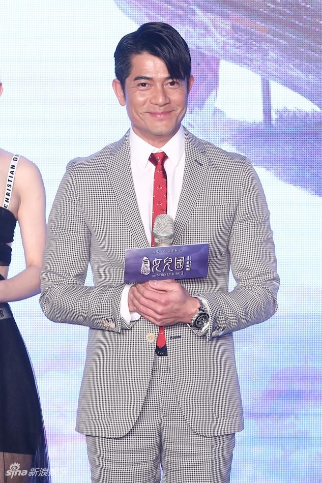 Trieu Le Dinh mac ho bao anh 8