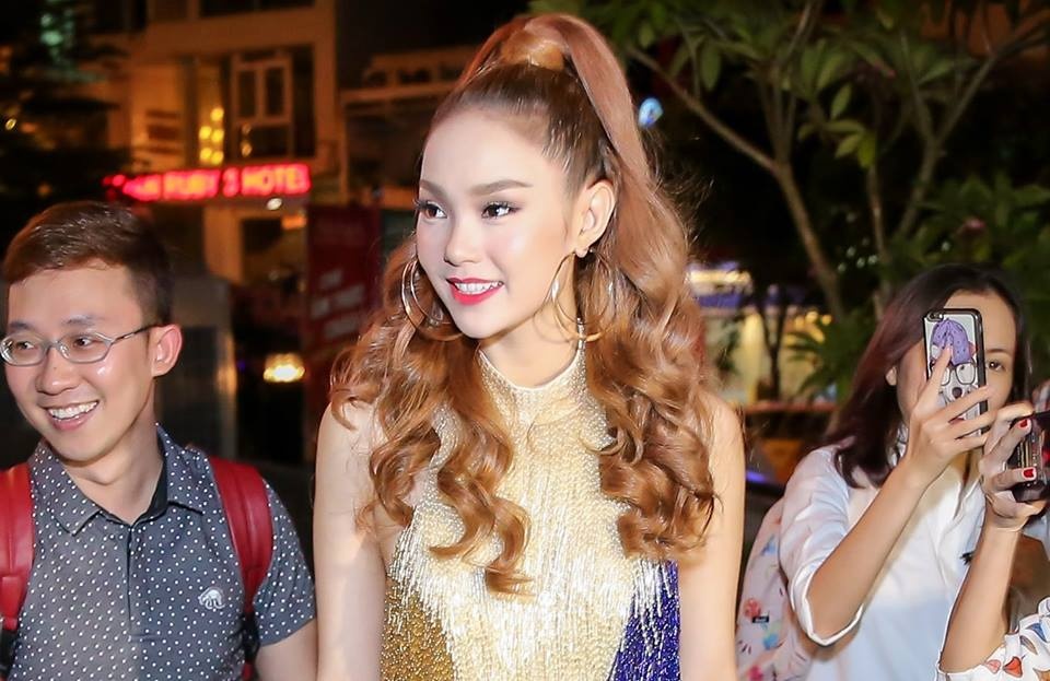 Minh Hang tuoi tan, goi cam du su kien sau khi to Ha Ho chen ep hinh anh