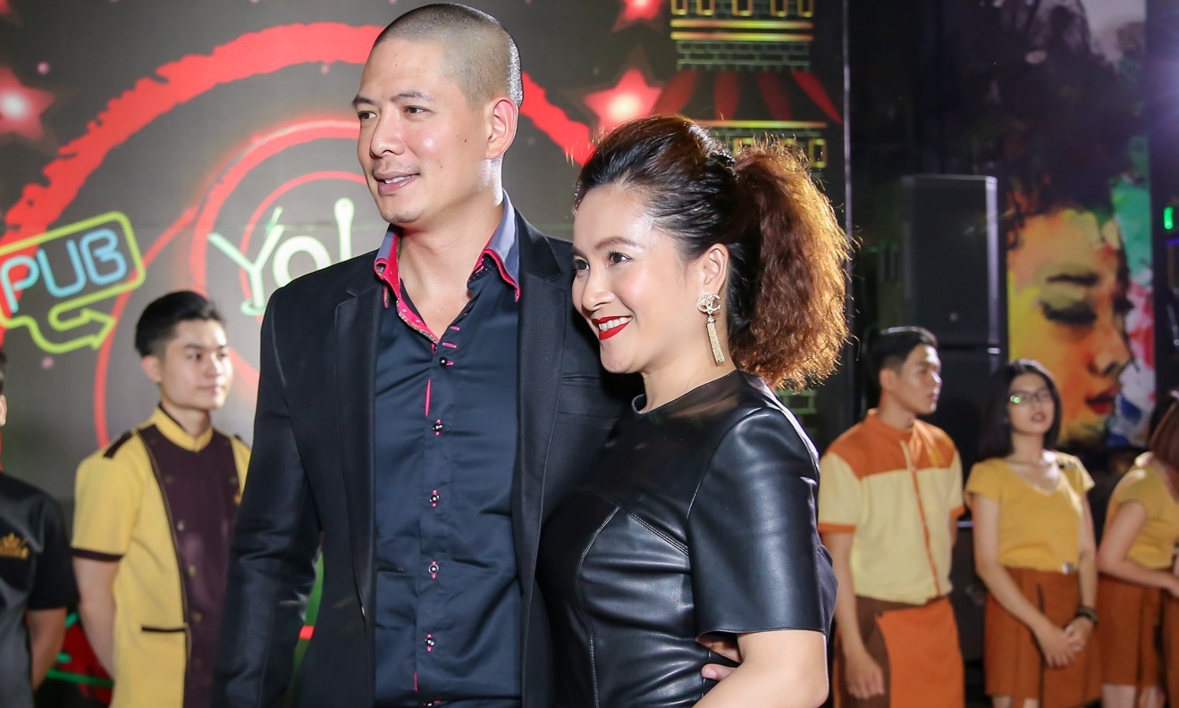 Vo chong Binh Minh tinh cam khi xuat hien cung dan sao tren tham do hinh anh