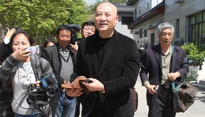 'Duong Tang' bi chi trich vi cuoi tuoi o dam tang dao dien Tay du ky hinh anh