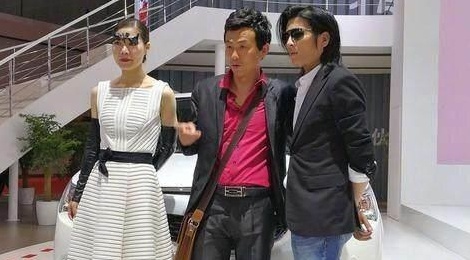 Ban sao Vuong Phi, Ta Dinh Phong xuat hien o su kien gay tranh cai hinh anh