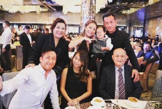 Châu Trác Hoa về với vợ bỏ Liêu Bích Lệ ảnh 1 Chau Trac Hoa ve voi vo bo Lieu Bich Le anh 1