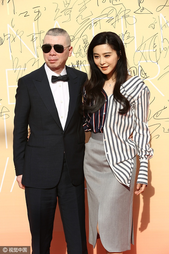 Pham Bang Bang Trieu Vy hoi ngo tren tren tham do anh 4