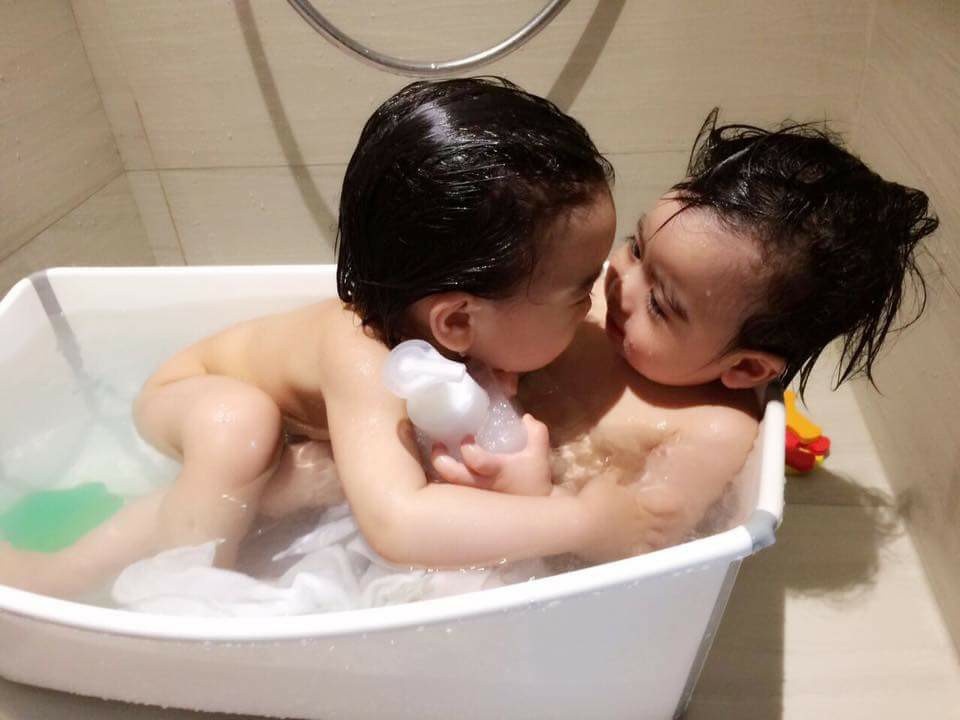 Cap sinh doi nha Lam Chi Dinh anh 2