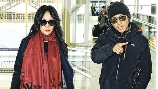 Ta Dinh Phong bi to tham tien, da chia tay Vuong Phi hinh anh