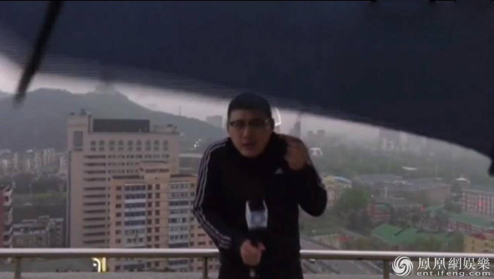 MC TQ bi set danh khi dan ngoai troi mua anh 3