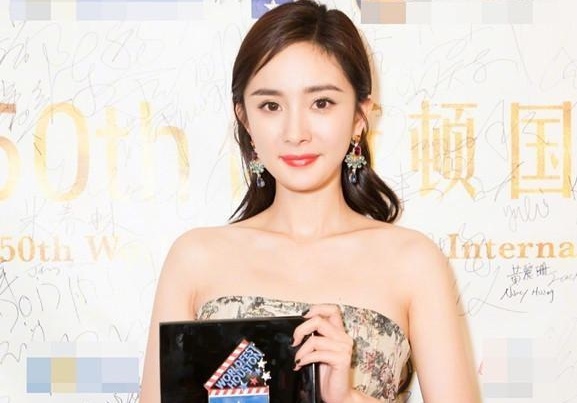 Duong Mich bi boc me nhan giai thuong quoc te tam hoi cho hinh anh