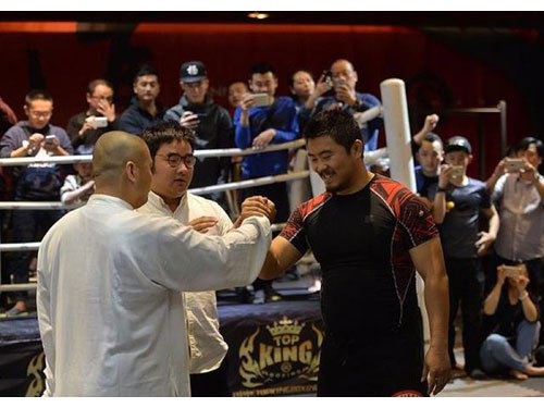 Chan Tu Dan ung ho vo su MMA anh 4