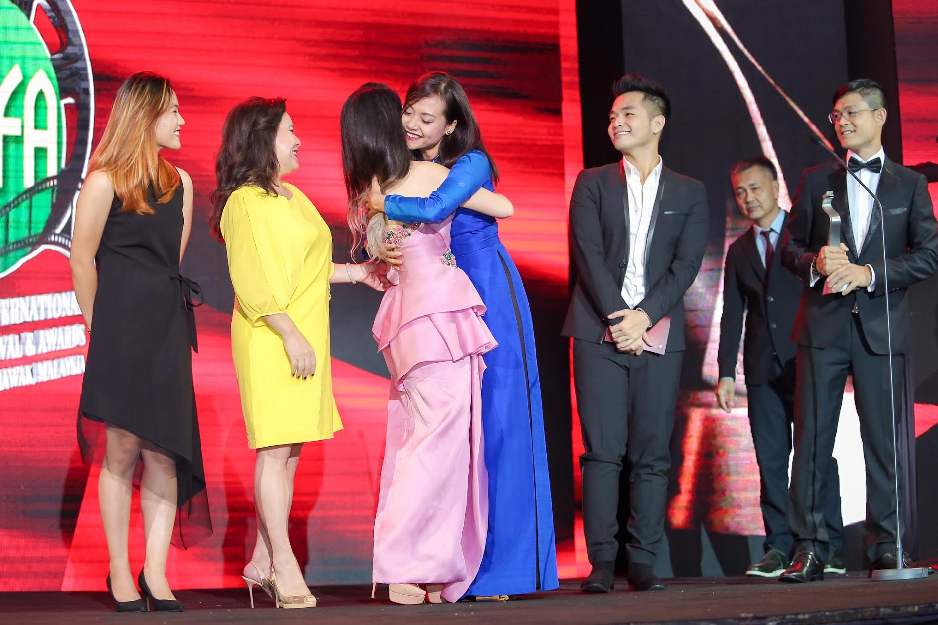 Chân Tử Đan dự thảm đỏ cùng Hồng Ánh ảnh 10 Chan Tu Dan du tham do cung Hong Anh anh 10