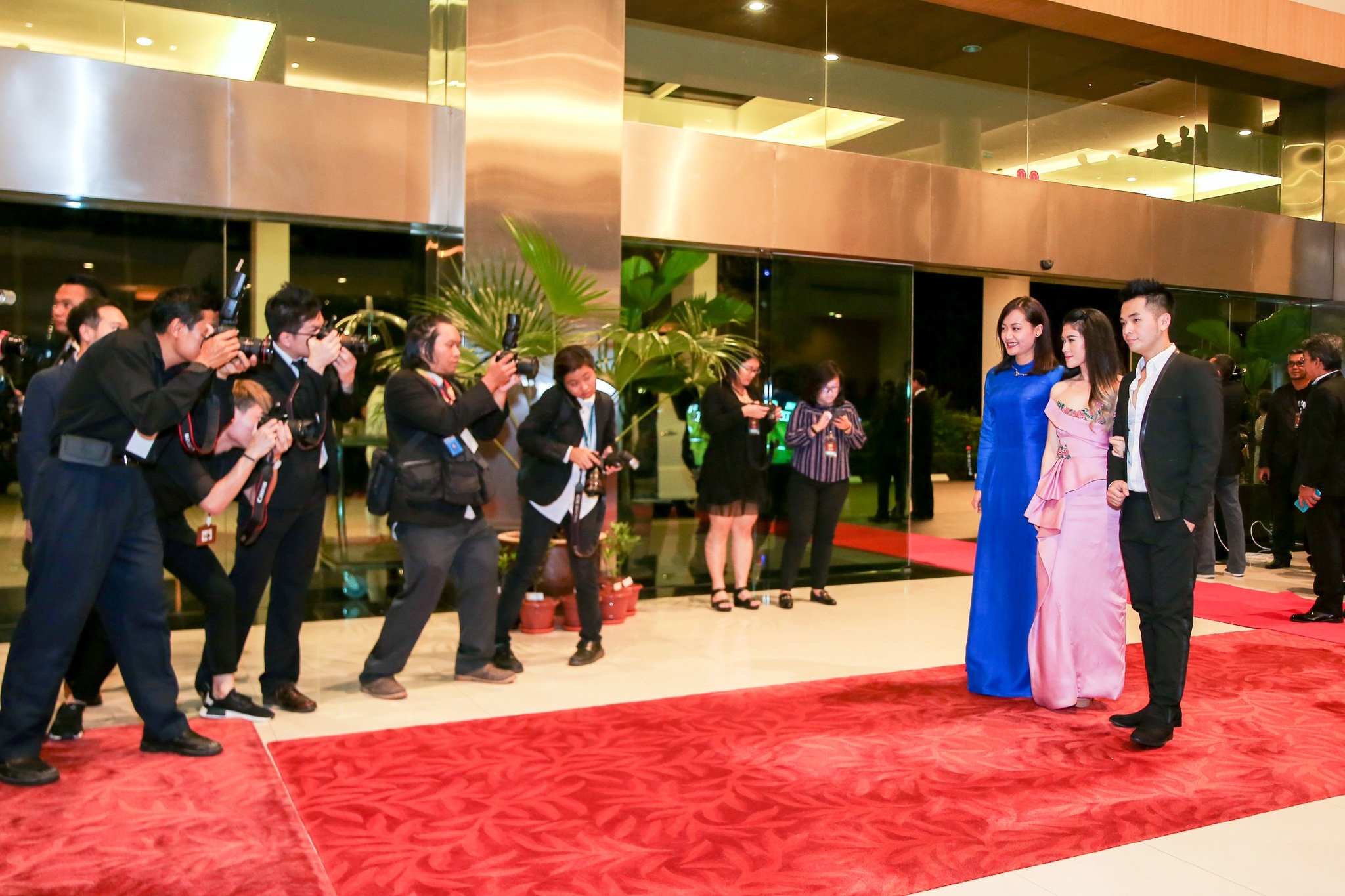 Chân Tử Đan dự thảm đỏ cùng Hồng Ánh ảnh 6 Chan Tu Dan du tham do cung Hong Anh anh 6