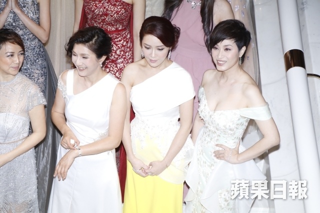 Hoa hau,  a hau Hong Kong mac goi cam du su kien anh 5