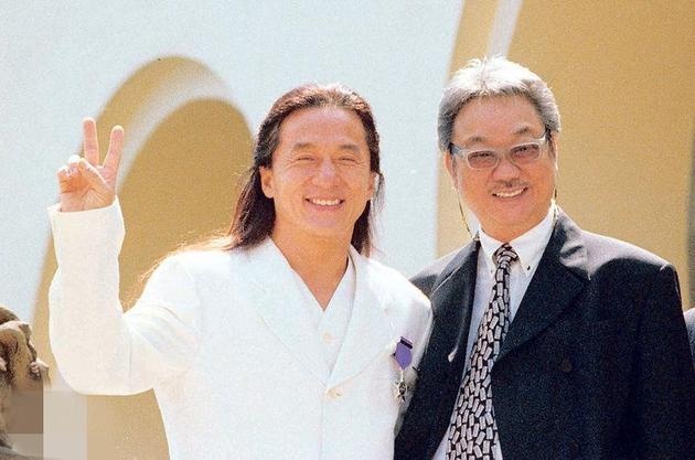 Dai ca Thanh Long ngoi xe lan anh 2