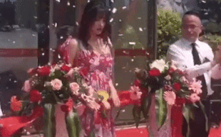 Sao nu Trung Quoc nga quy giua su kien hinh anh