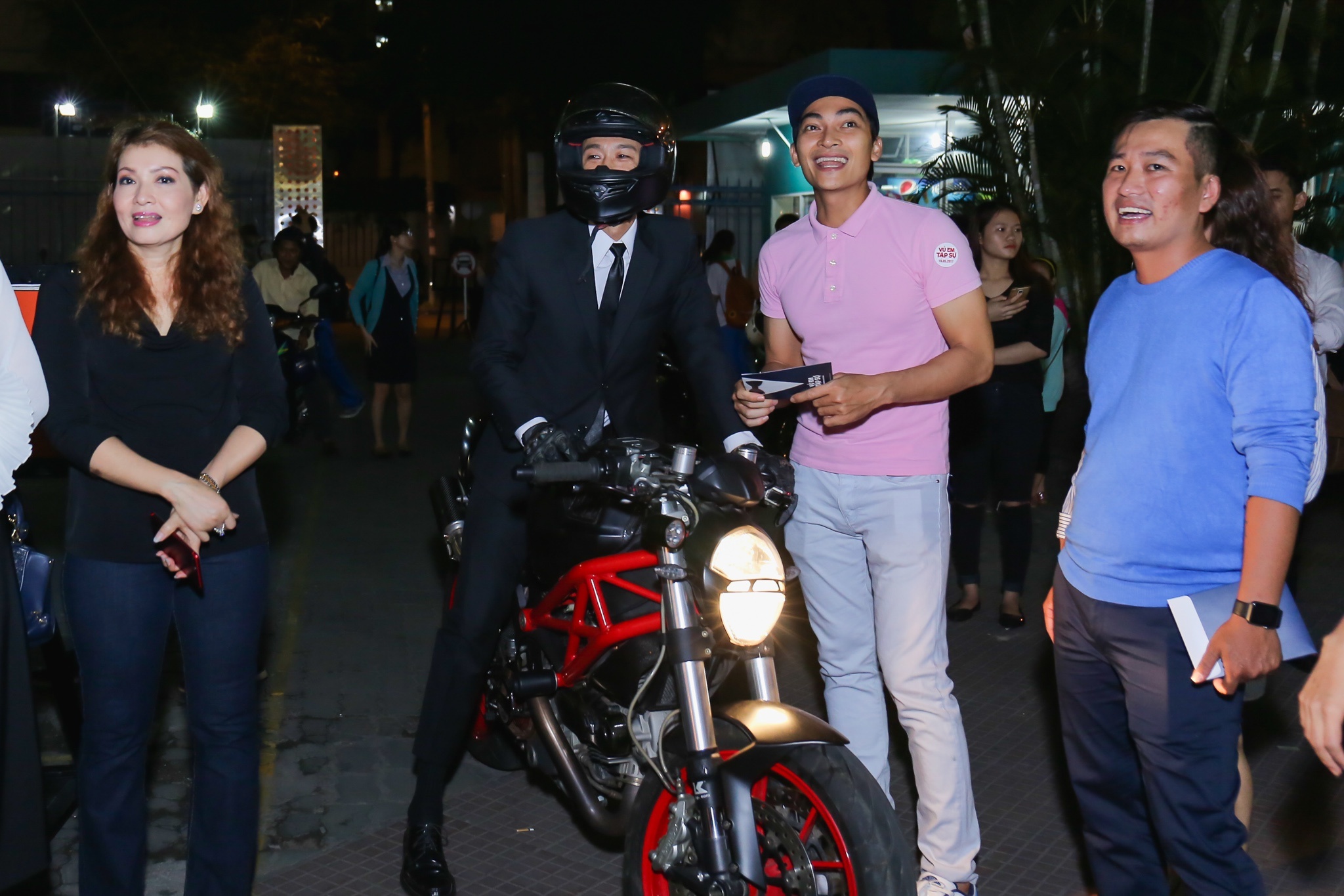 Johnny Trí Nguyễn sau tai nạn ảnh 2 Johnny Tri Nguyen sau tai nan anh 2