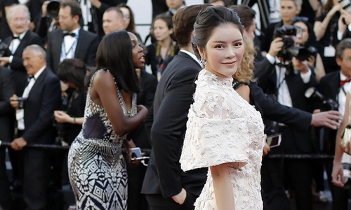 Sau tranh cai, Ly Nha Ky xuat hien tren tham do Cannes hinh anh