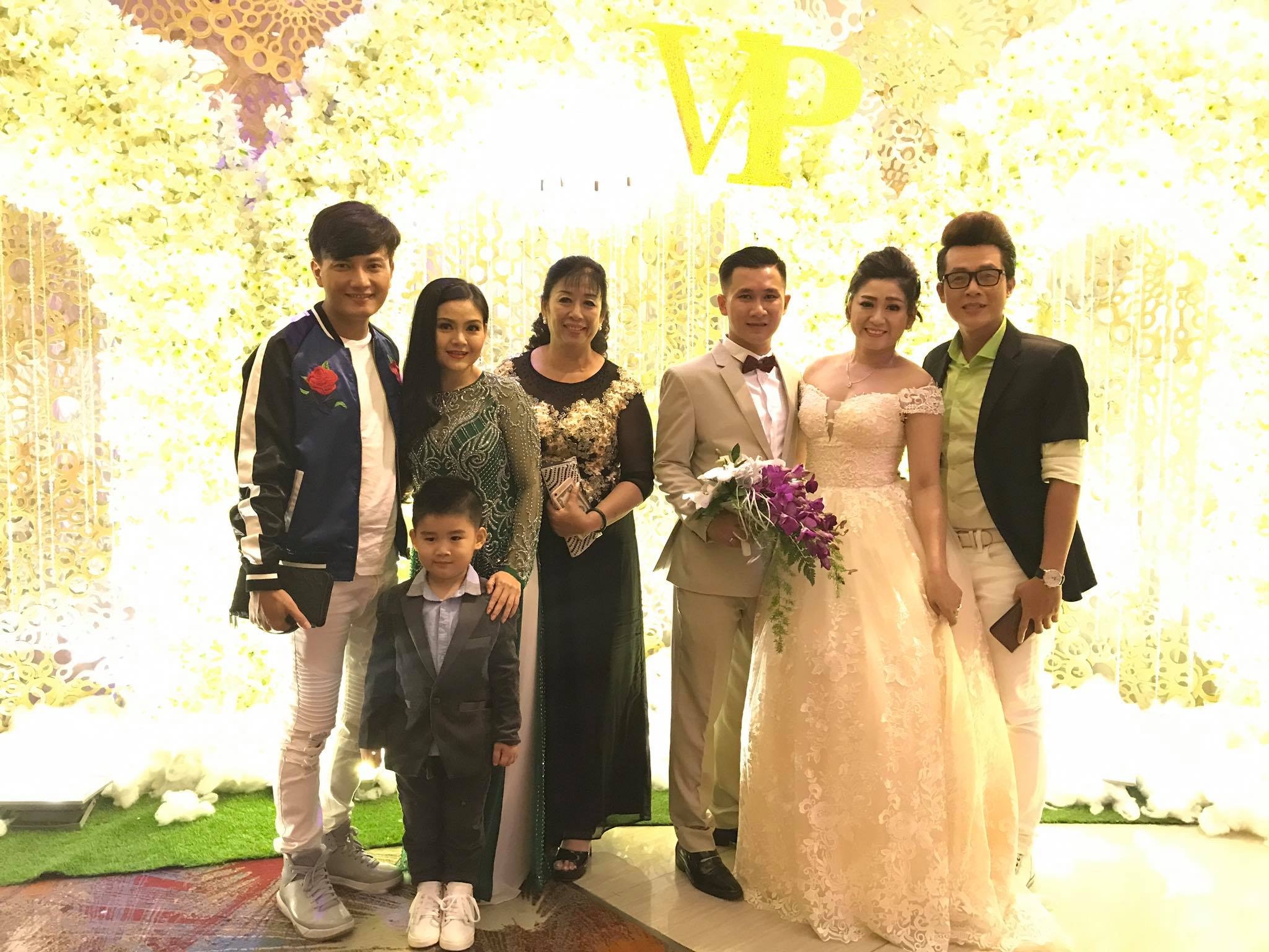 Nghe si Viet mung cuoi con gai Kim Tu Long anh 12