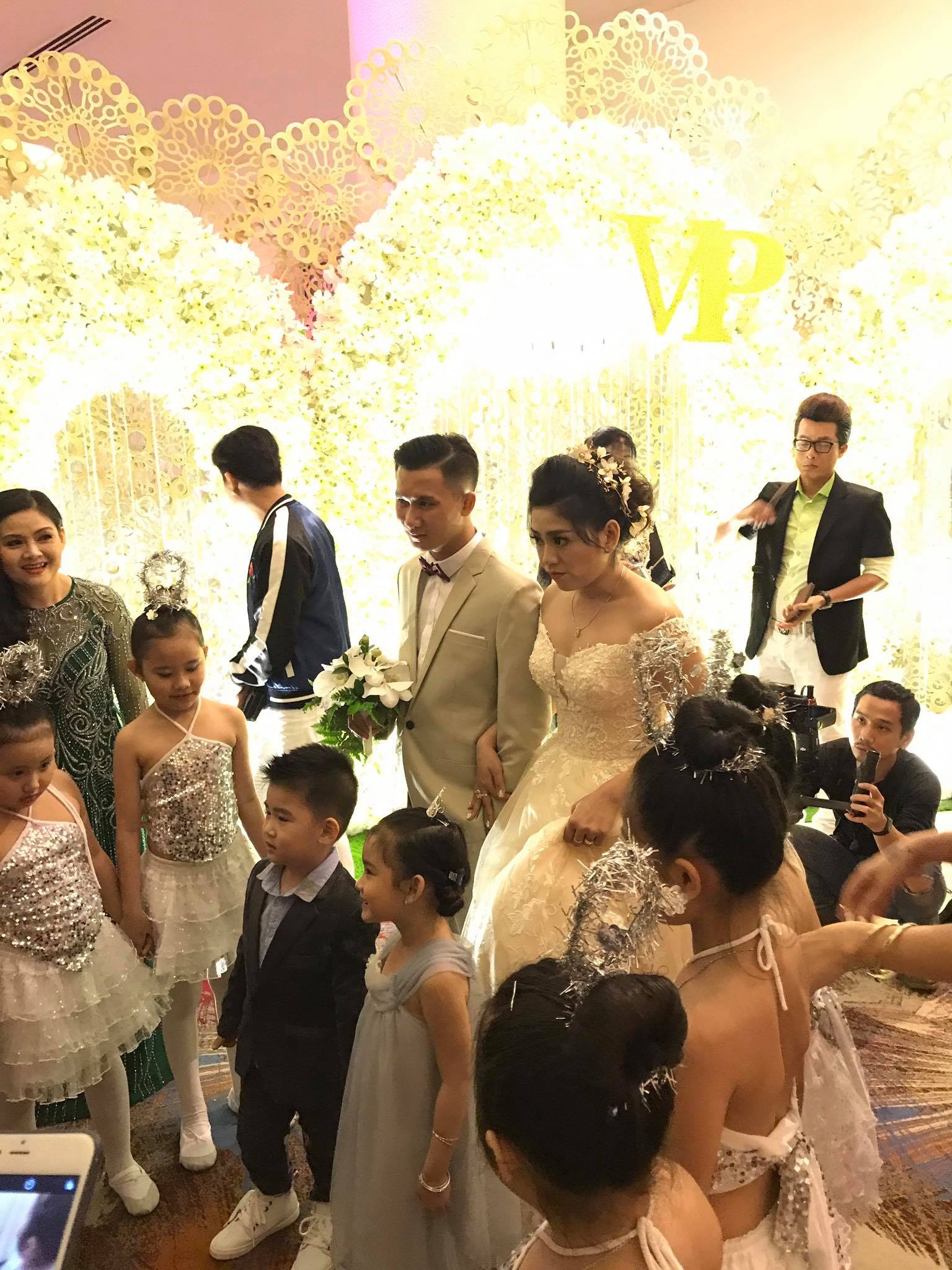 Nghe si Viet mung cuoi con gai Kim Tu Long anh 2