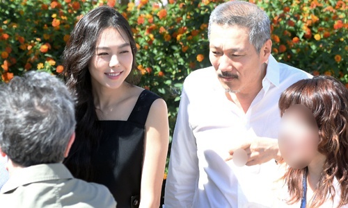 Cap sao 'chu, chau' Han Quoc tinh tu khi xuat hien o Cannes hinh anh