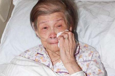 Me diva Hong Kong boi thung rac de kiem do an o tuoi 93 hinh anh