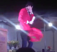 Clip bang chung bau show, MC dan dung vu tan cong Luu Chi Vy? hinh anh