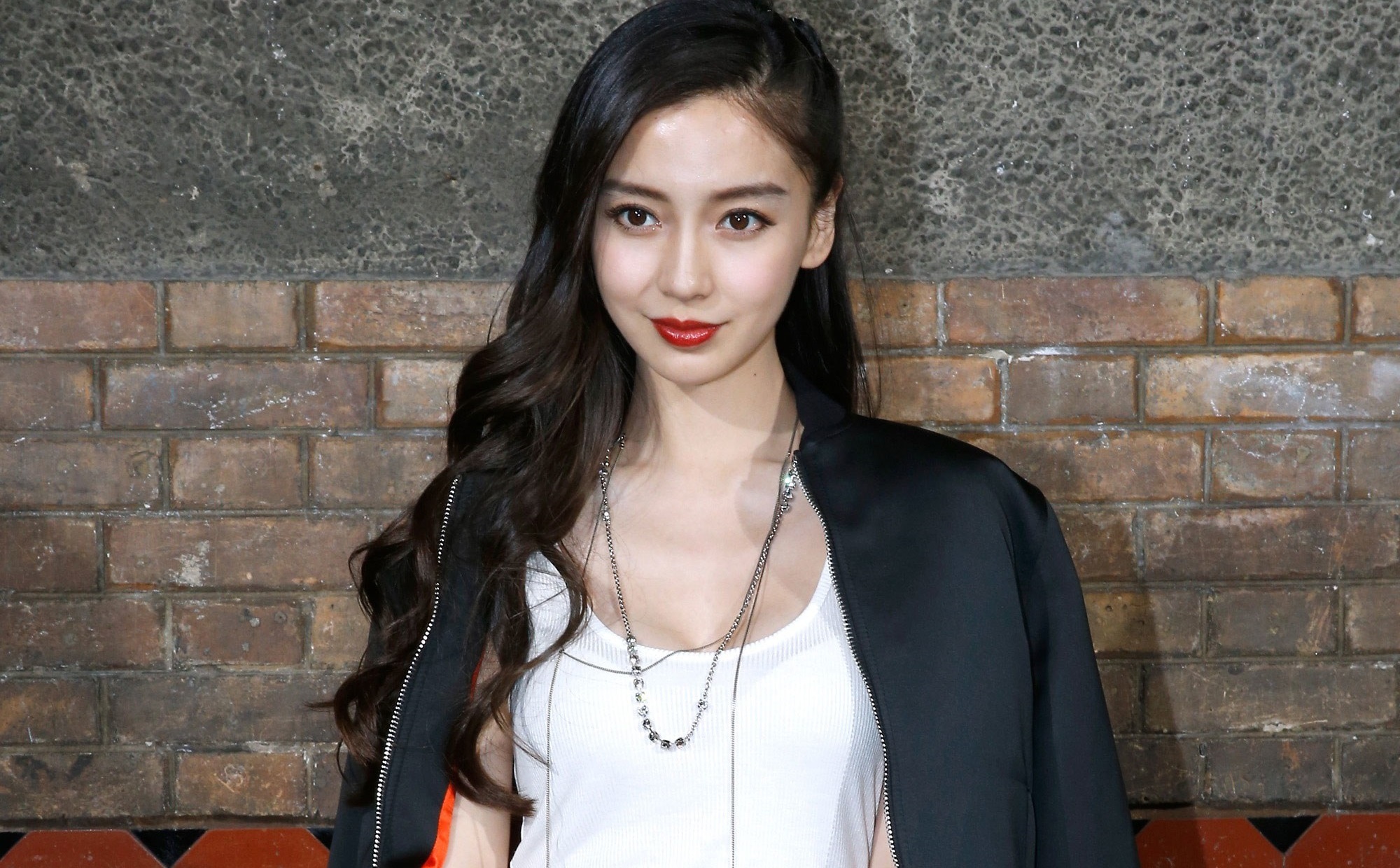 Thu lao Thanh Long, Luu Duc Hoa chua bang mot nua Angelababy? hinh anh