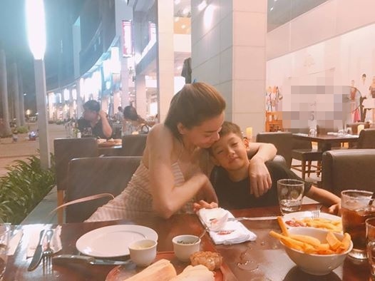 Ho Ngoc Ha chia se anh ben Cuong Do La va con trai anh 1