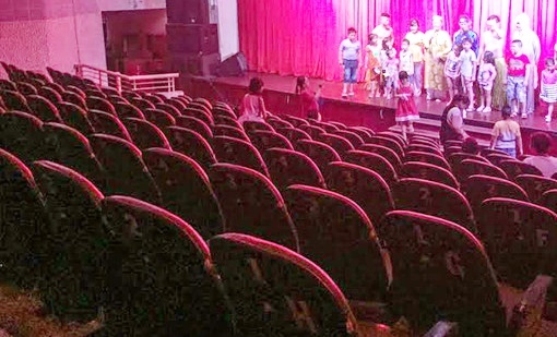 Minh Beo bi tay chay, san khau khong khan gia trong ngay dien lai hinh anh