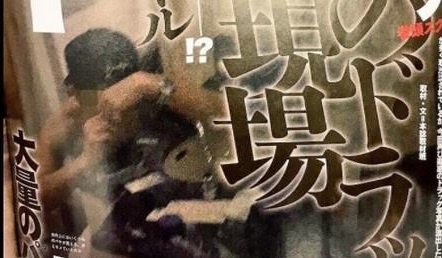 T.O.P su dung can sa anh 1