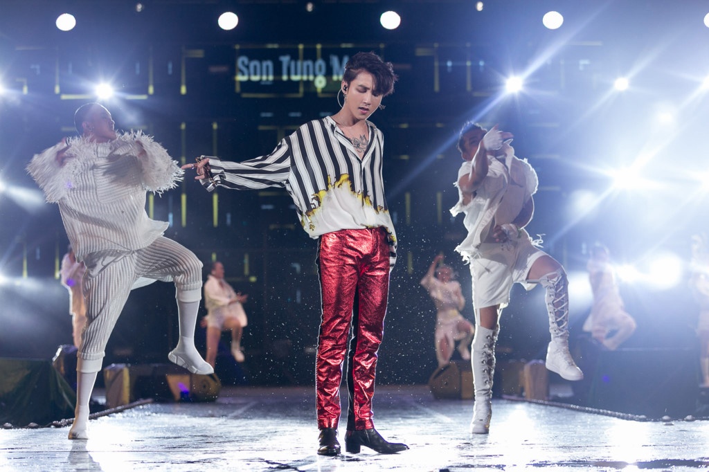 Nhóm nhạc Nhật bị tai nạn trong đêm diễn  ảnh 3 Nhom nhac Nhat bi tai nan trong dem dien anh 3