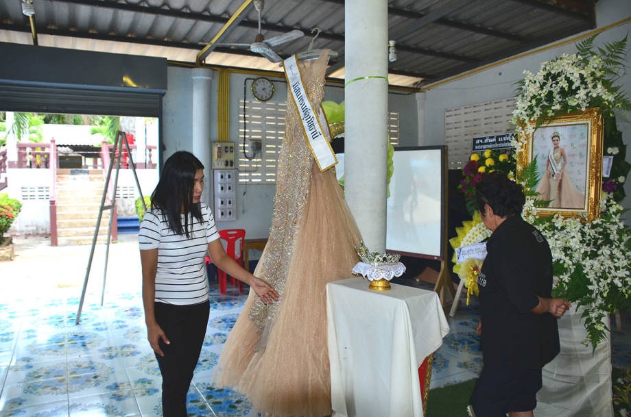 Le tang khong co mat cha me cua hoa hau Thai Lan 19 tuoi hinh anh