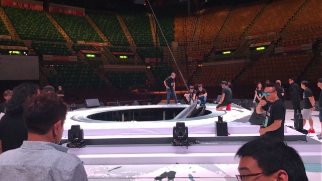 Sân khấu sập nhóm nhạc nhập viện ảnh 1 San khau sap nhom nhac nhap vien anh 1