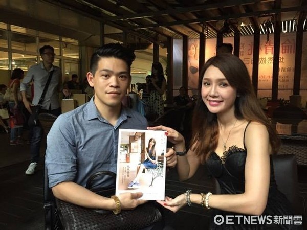 Helen Thanh Đào ra sách ảnh 2 Helen Thanh Dao ra sach anh 2