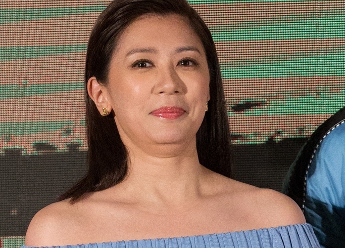 Gia Tinh Van binh yen ben chong tre va ba con gai sau song gio hinh anh