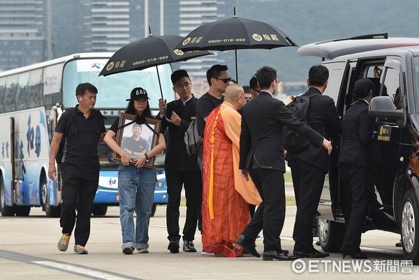 Te Ba Lam tai nan may bay anh 3