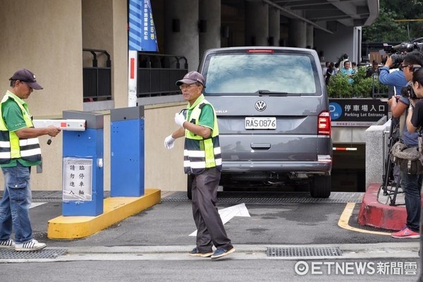 Te Ba Lam tai nan may bay anh 2