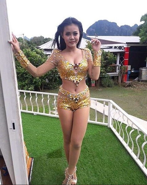 Ca sĩ Thái Lan mặc phản cảm ảnh 3 Ca si Thai Lan mac phan cam anh 3