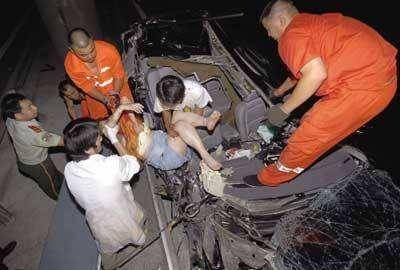 Tai nạn kinh hoàng của Hồ Ca ảnh 1 Tai nan kinh hoang cua Ho Ca anh 1