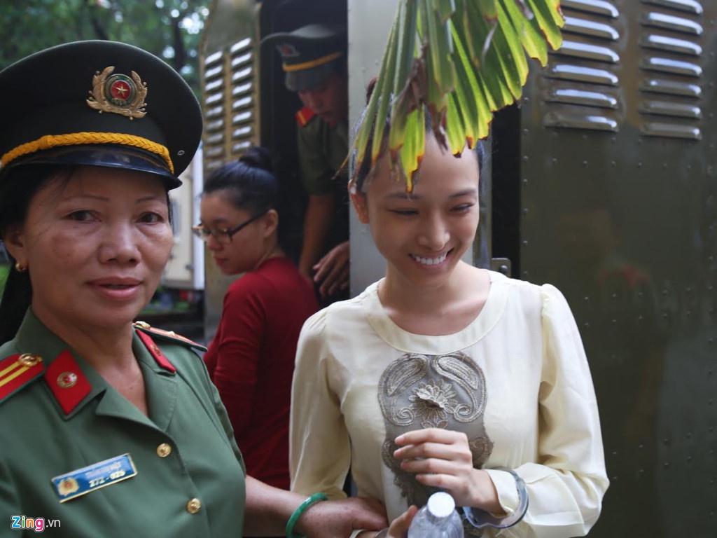 Truong Ho Phuong Nga bi kien anh 12