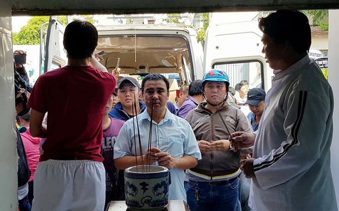 MC Quyền Linh đến thăm các hiệp sĩ vừa qua đời ảnh 3 MC Quyen Linh den tham cac hiep si vua qua doi anh 3